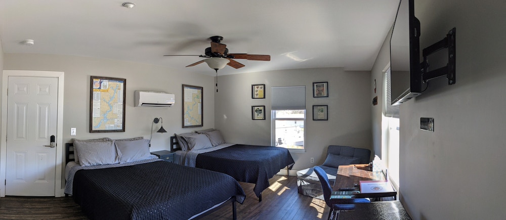 Talkin Tackle Outfitter and Lodge - Property Image 2