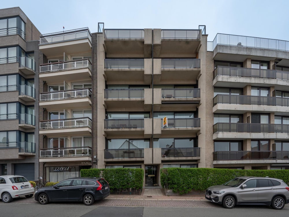 Apartment in Duinbergen Near Sailing School