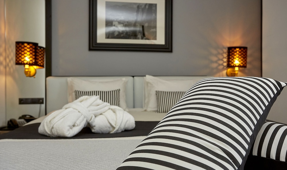 Athenian Riviera Hotel & Suites 8