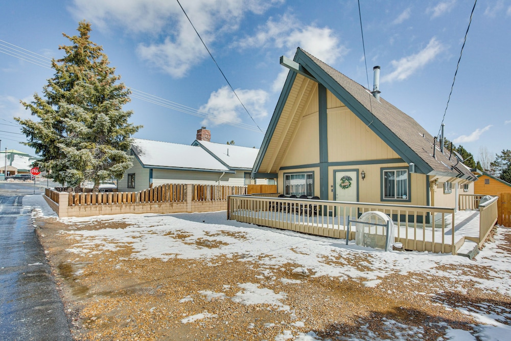 7 Mi to Big Bear Lake: A-frame Home w/ Deck!