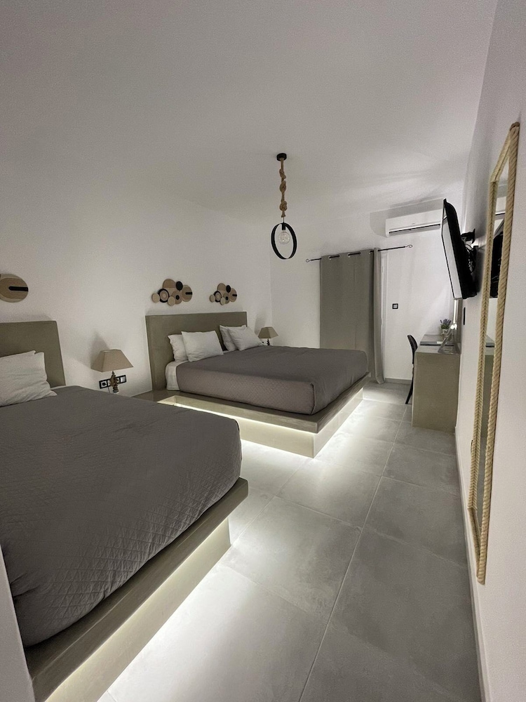 Zoumis Residence