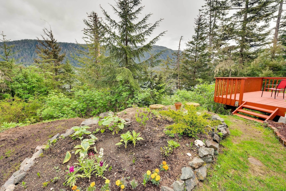 Juneau Vacations - Juneau Vacation Home: Stunning View  Beach Access - Property Image 10