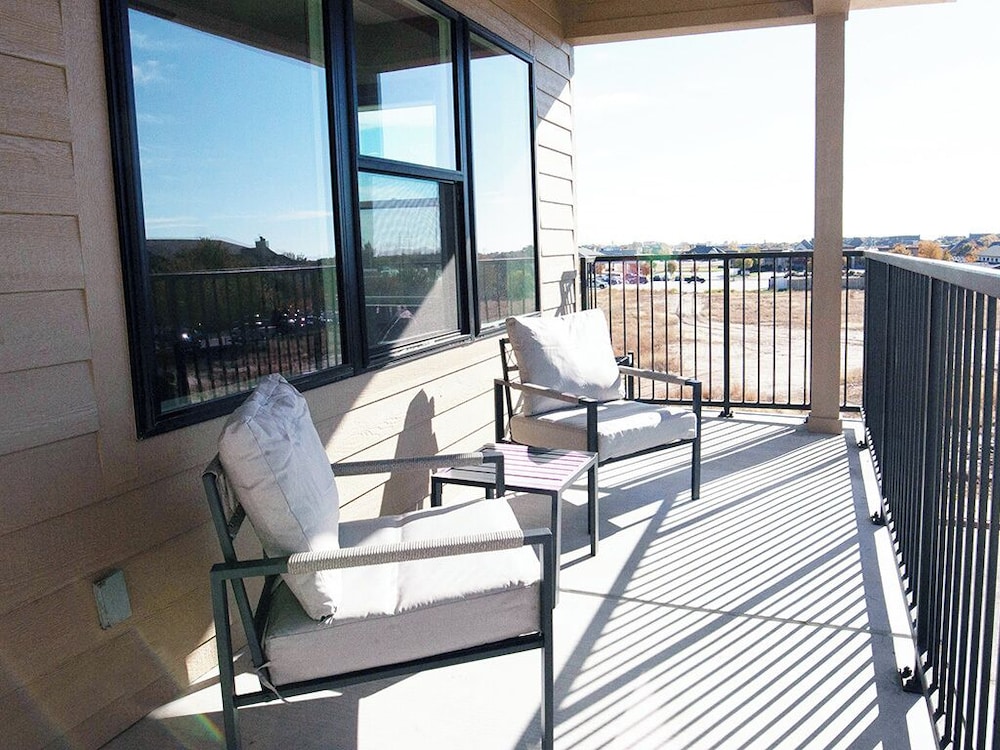 5020 PLace - Luxury Apartment