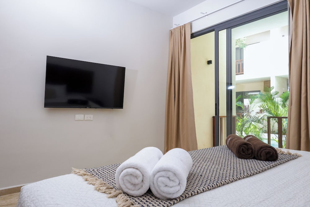 2BR w Private Pool - Steps Away From the Beach