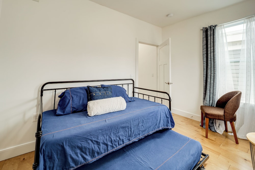 Queen City Charm Near University & Hospitals!