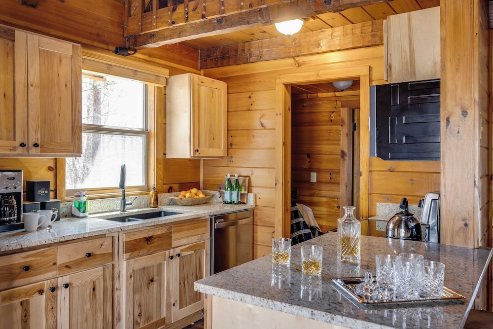2 Cabins Porch w/ Hot Tub + Views, Game Room Dudley II & III by Avantstay