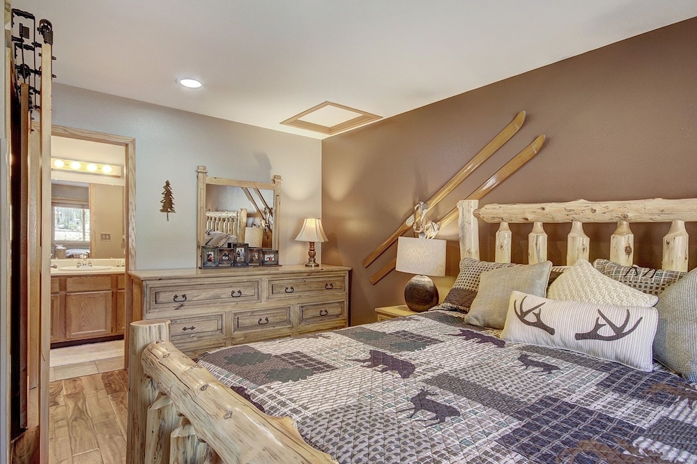 315 Woodbridge 2 Bedroom Condo by RedAwning