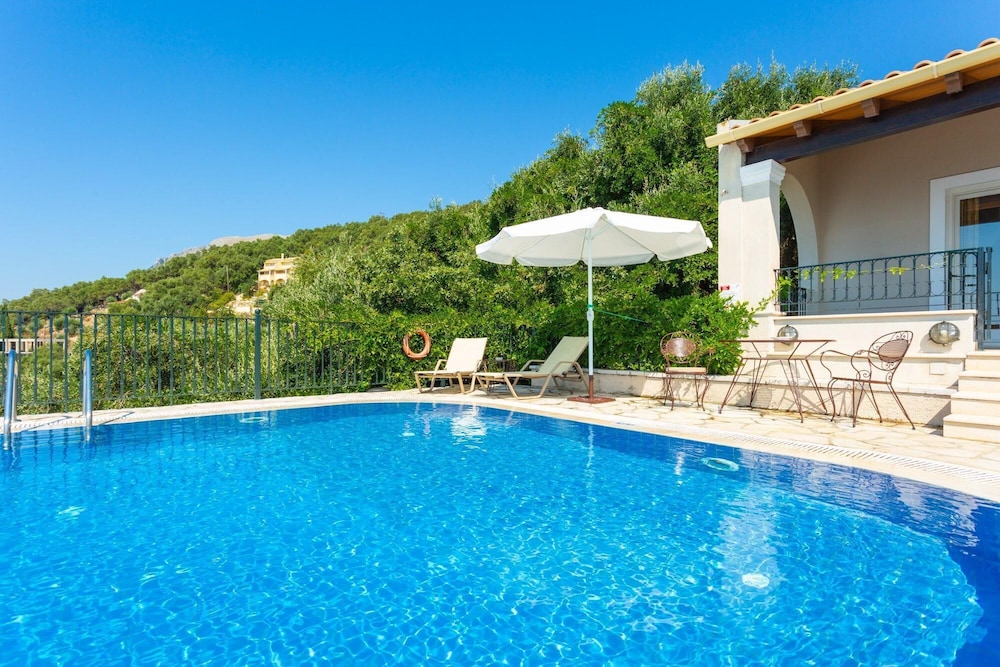 Villa Elpida Private Pool Walk to Beach Sea Views A C Wifi Car Not Required - 2423 view 3