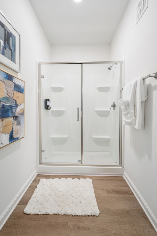 Luxurious Apartments - Pool Gym Bikes