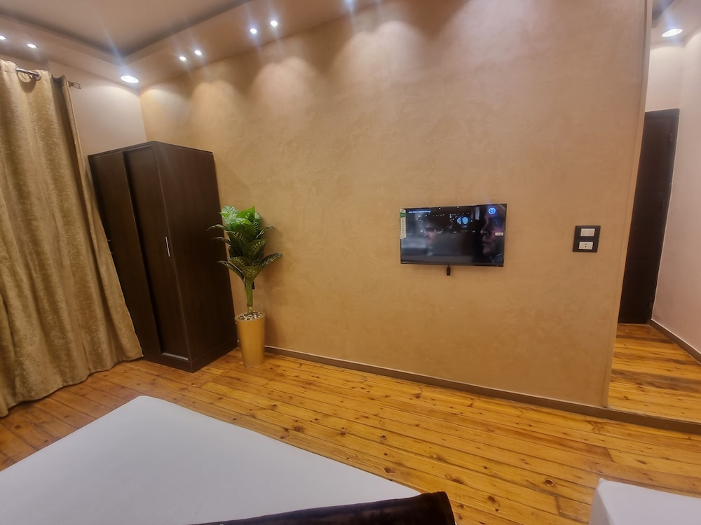 Cairo plaza 2 hotel