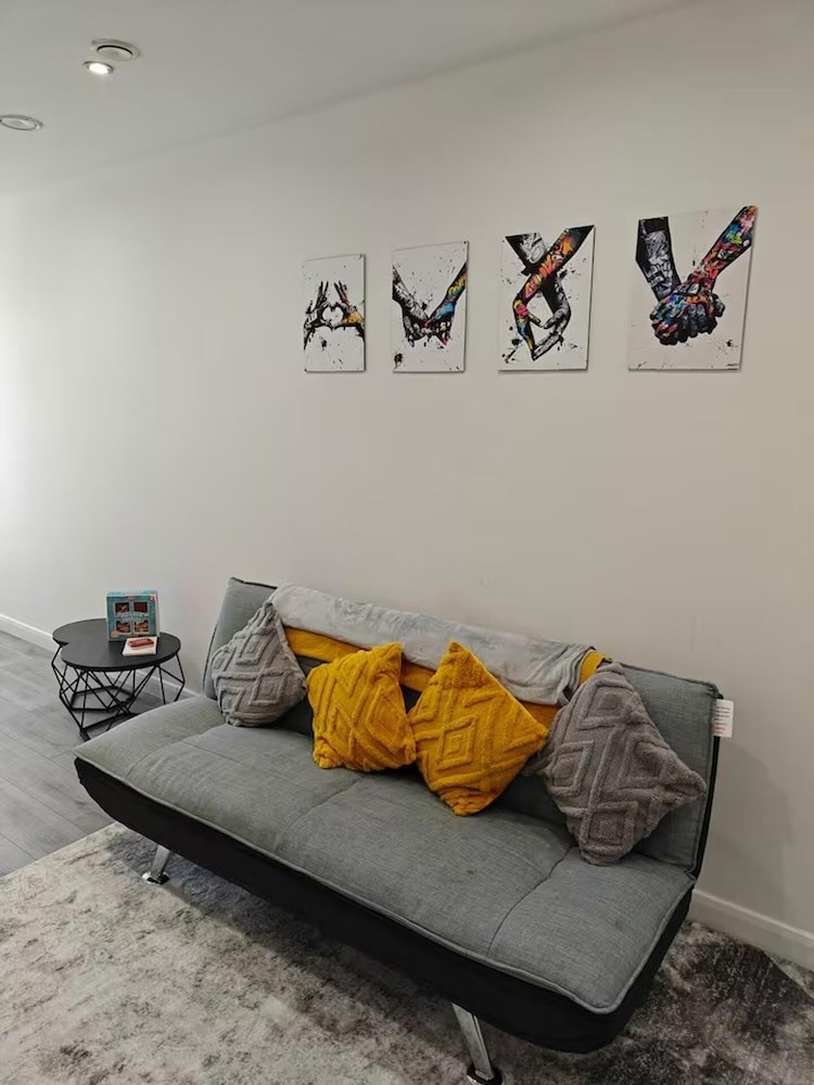 Modern 1Br Sleeps3 - City Centre Location