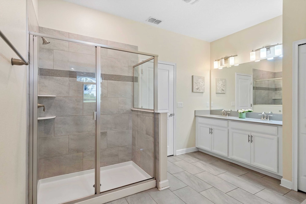 Stinger Luxe Retreat by Avantstay 8BR Luxury Villa Near Disney w/ Pool & Game Room