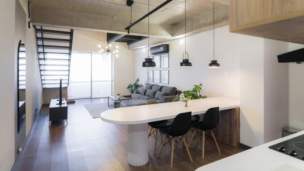 w Stunning Duplex in Laureles
