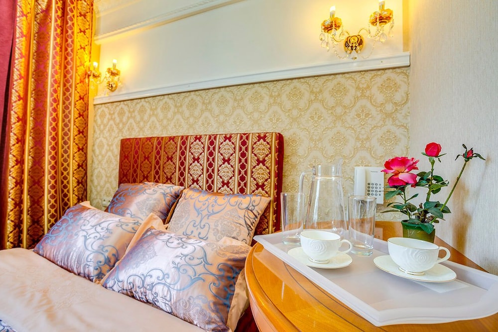 Golden Hotel