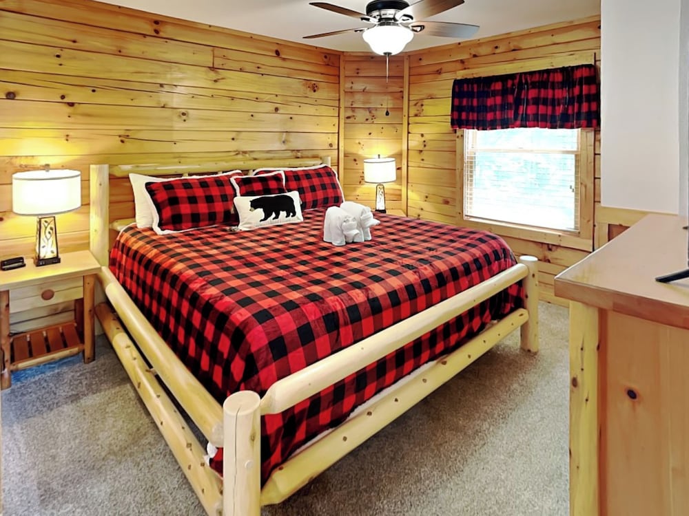 Hugs 'N Kisses by Jackson Mountain Rentals