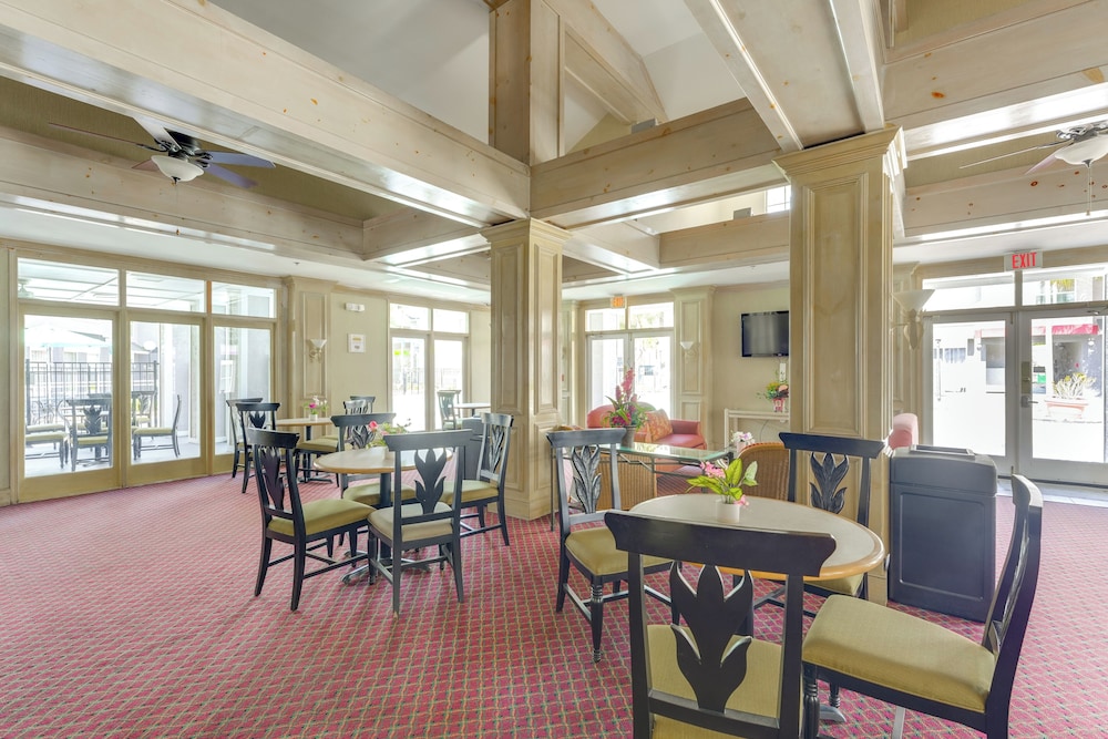 2 Mi to Disney: Resort Condo w/ Pool Access