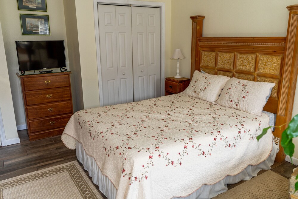 The Chimney Rock Inn & Cottages