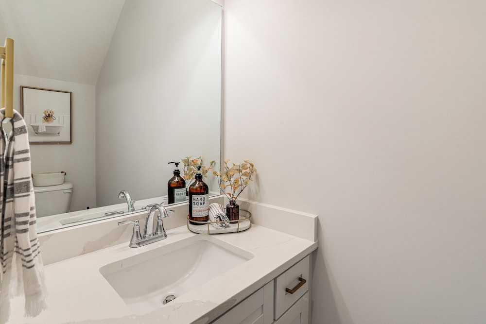 3 Mi to Ole Miss, New Build: Inviting Townhome!