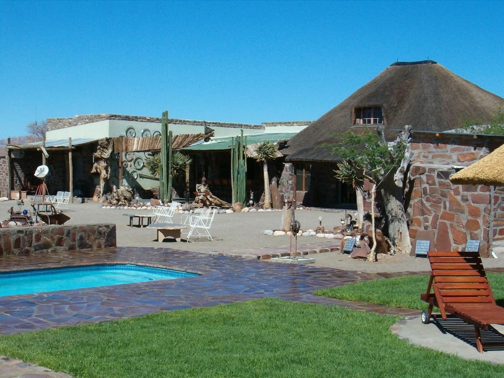 Tsauchab River Lodge