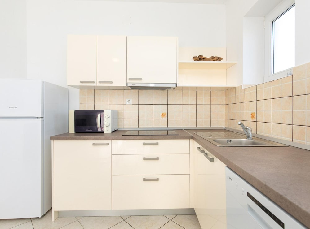 Scenic Elegant Apartments Krk With Balcony and Pool
