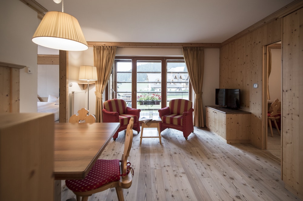Post Alpina - Family Mountain Chalets