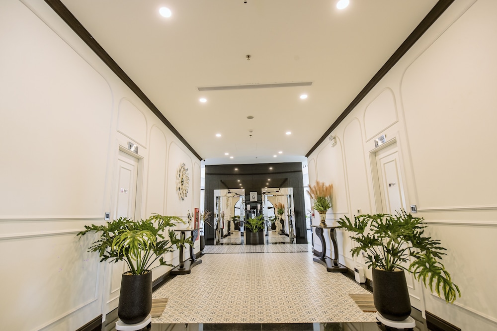 Lobby & Reception