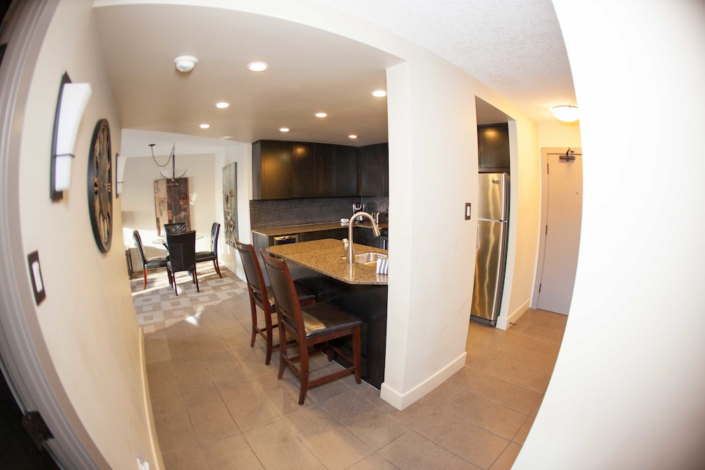 Corporate Suites of Calgary - Eightwelve