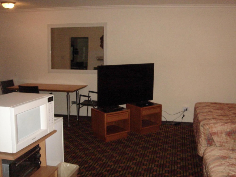Edson Vacations - Black Gold Inn - Property Image 1