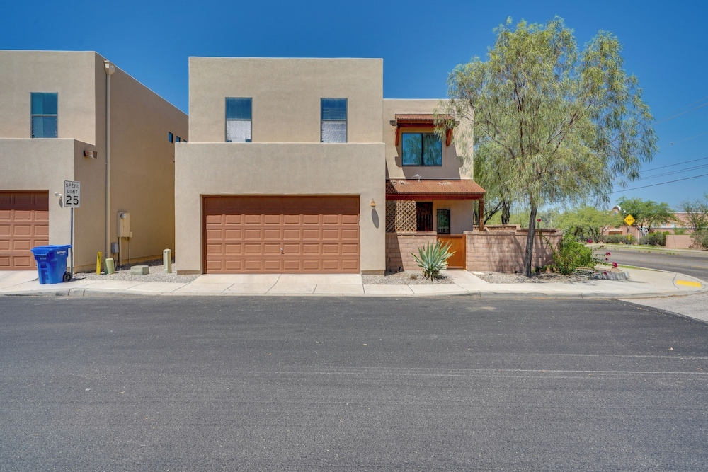 Southwestern Chic! Tucson Retreat w/ Private Patio
