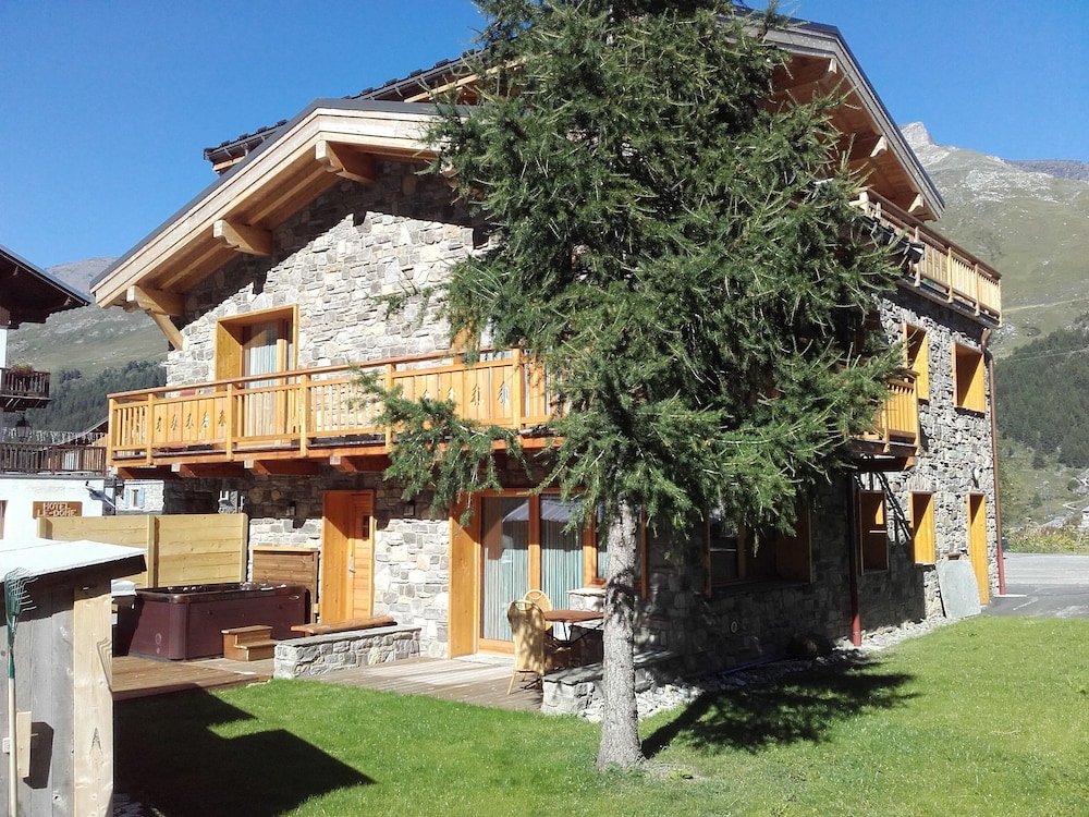 Tignes Vacations - Chalet Monte Bianco - Property Image 1