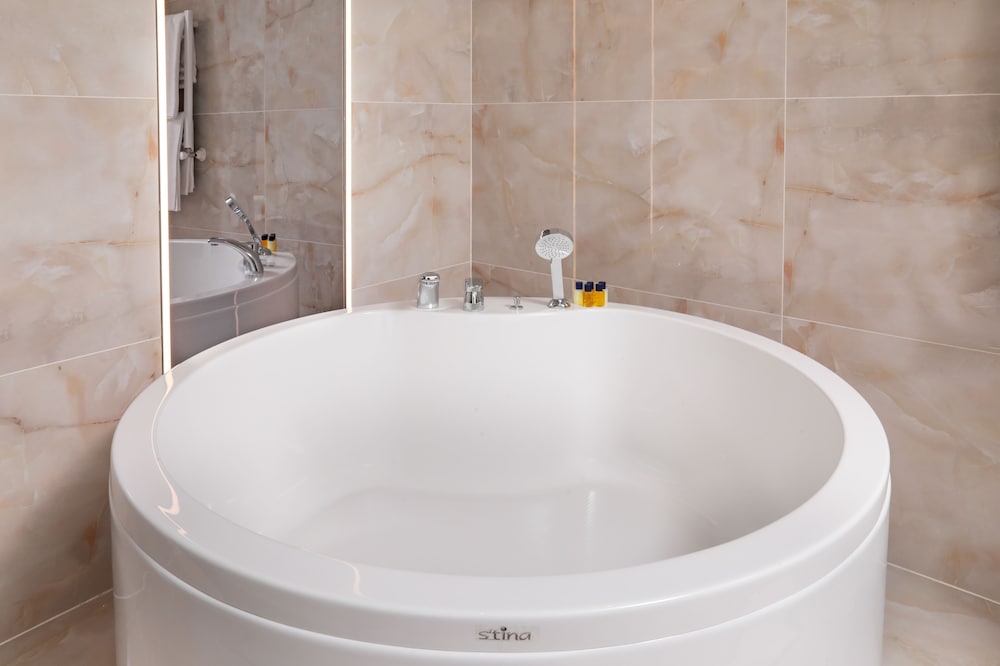 Gatto Suites & Residence