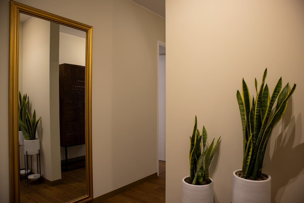 w Modern 3BR w Balcony Near Kennedy Park