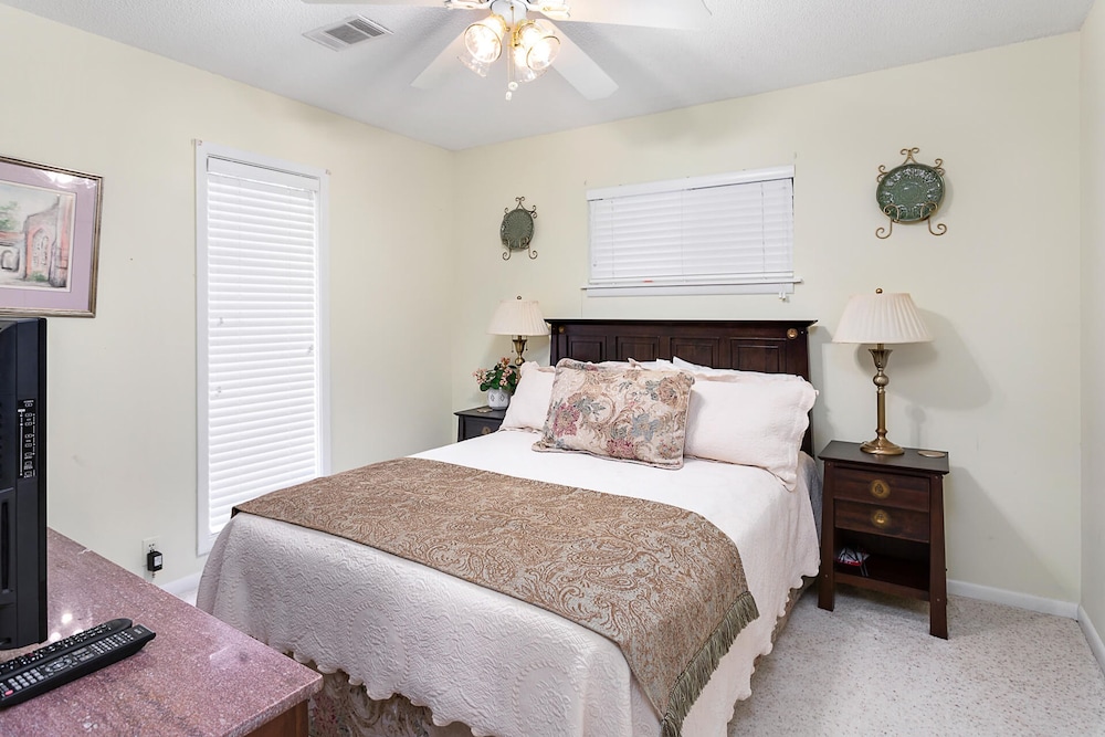 St Simons Island Vacations - 11908 Old Demere Rd by Hodnett Cooper - Property Image 2