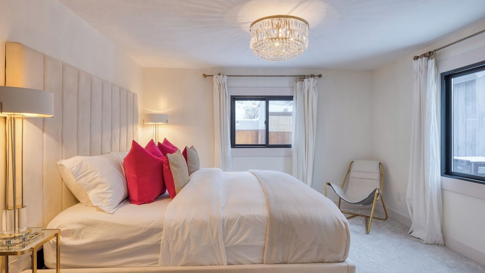 Walk to Park City Mountain Ski Resort & Main St The Safe House by Avantstay