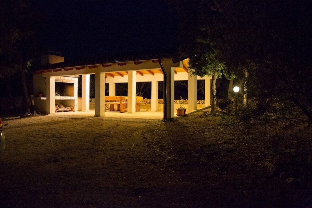 UGA - Perfect Location - SA6 Grgur view 4