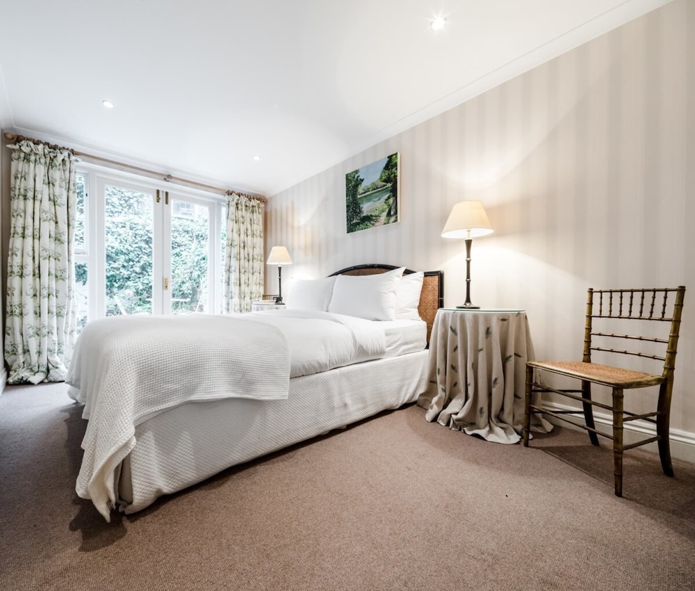 2 Bed 2 Bath Garden Flat in Victoria Pimlico