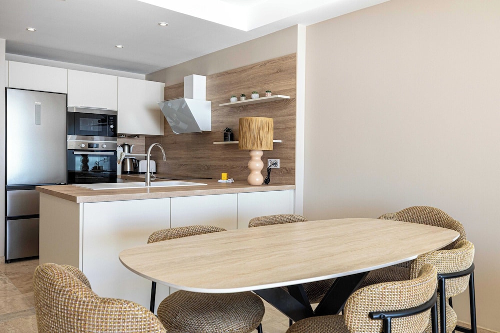 Bright Apartment With Sea View