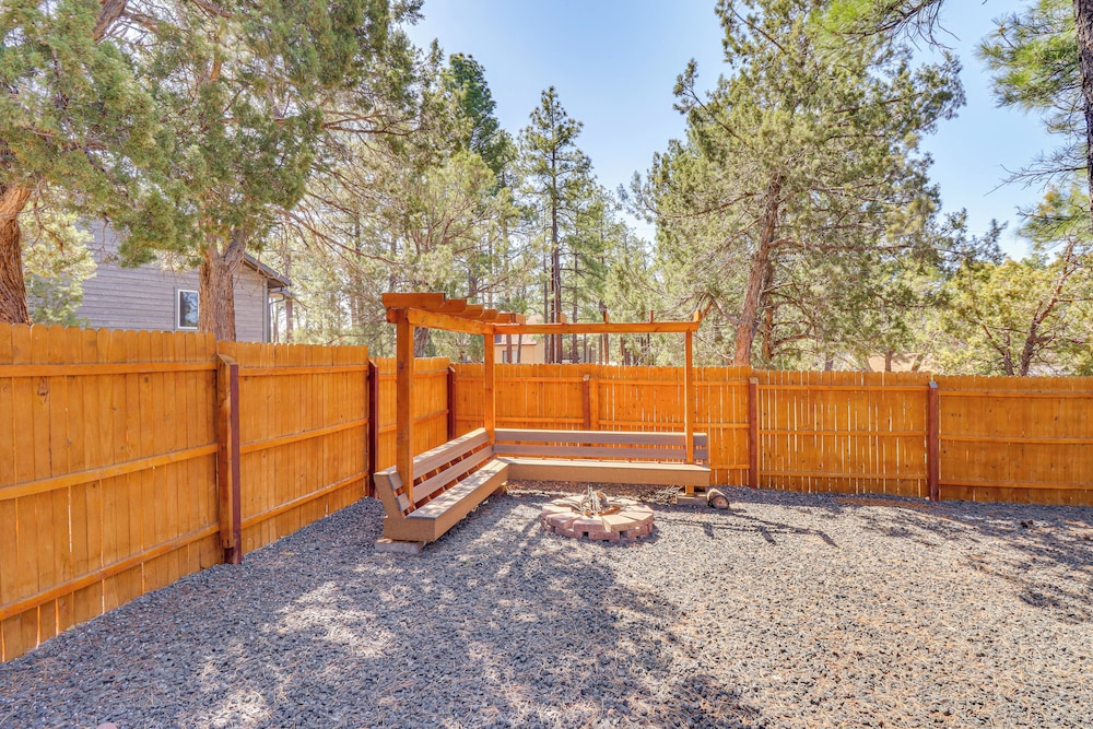 Hot Tub & Outdoor Living: Relaxing Show Low Cabin