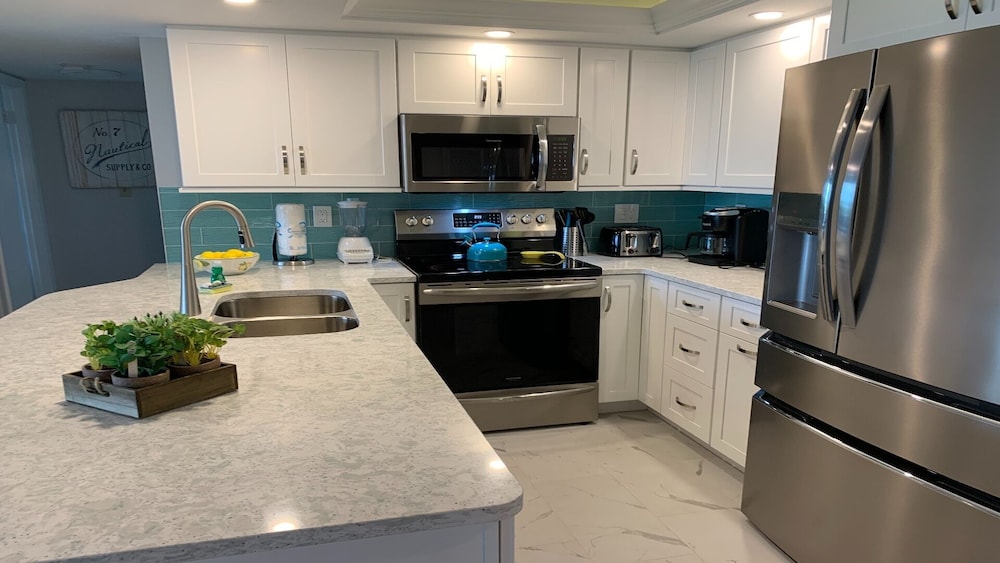 Anchorage Resort 2 Bedroom Condo 6th Flr, Beach Access, Pool 2 Condo