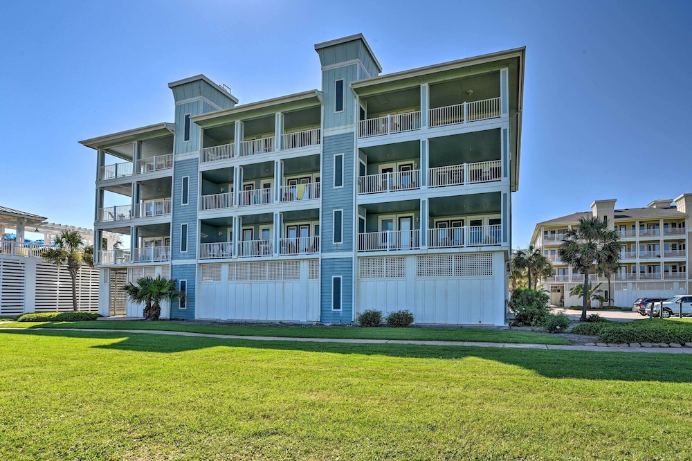 Gulf View + Beach Access: Galveston Resort Condo! view 5