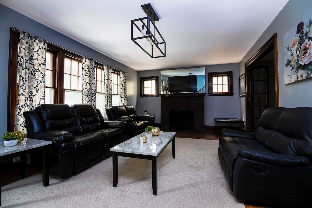 5Br, 1.5 Ba Close To Niagara Falls State Park