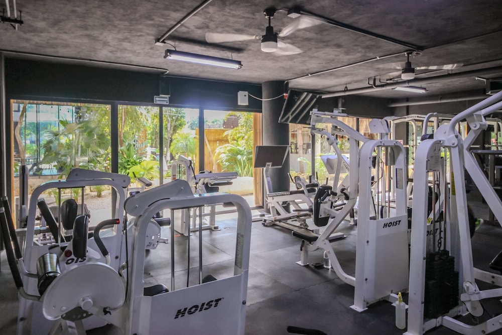 Spacious Apartment With Terrace and Rooftop Pool