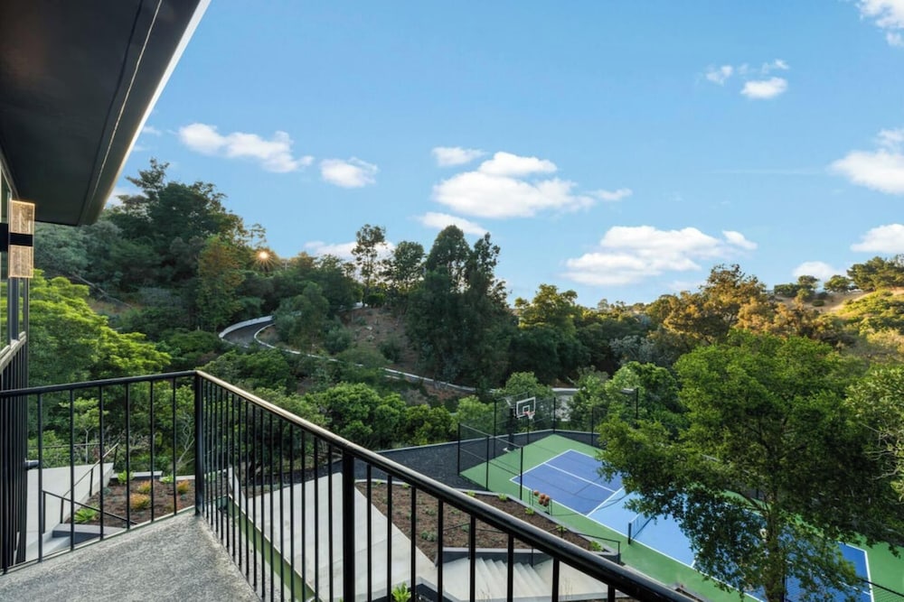 Oak Haven Sanctuary - Grand Estate With Pool, Guest House & Scenic Views