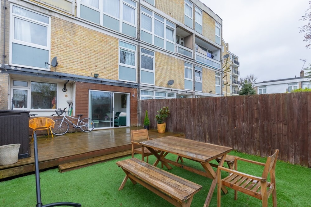 Scandi-style 2BD Maisonette W/garden Brick Lane!