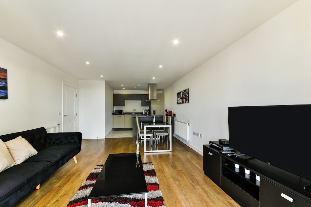 Luxury 2 bed Apartment in Canary Wharf - Free Wifi