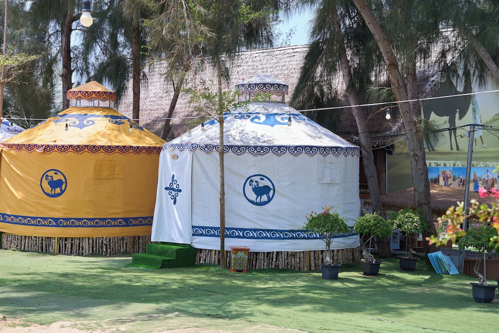 Bau Trang U&ME Glamping Resort