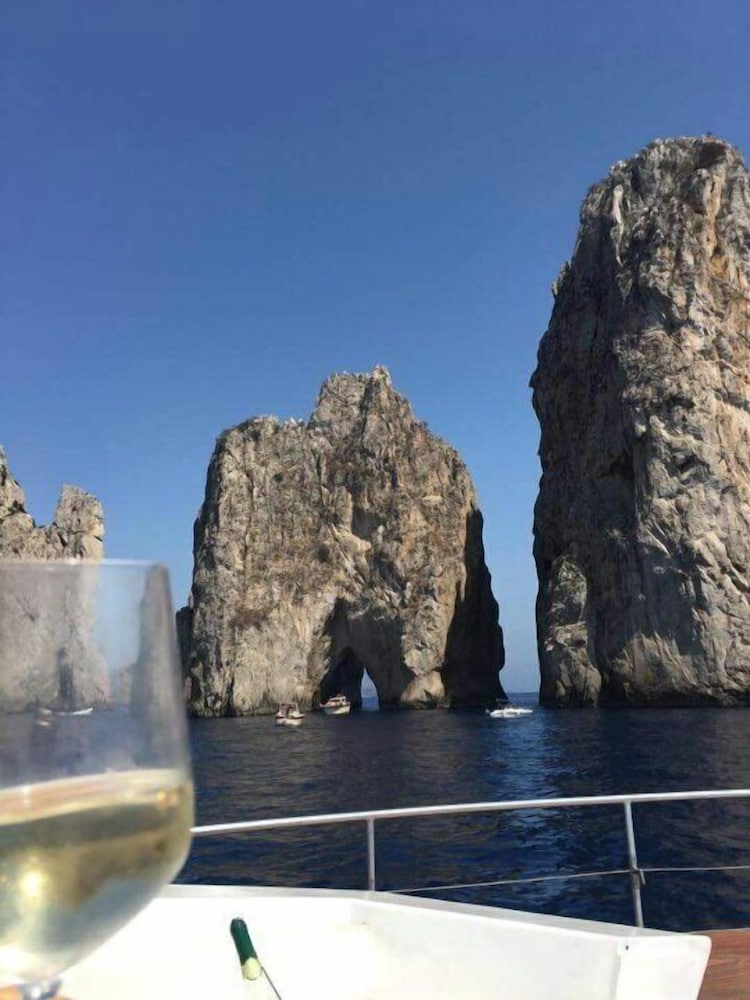 Akhir Cruise Charter photo 3