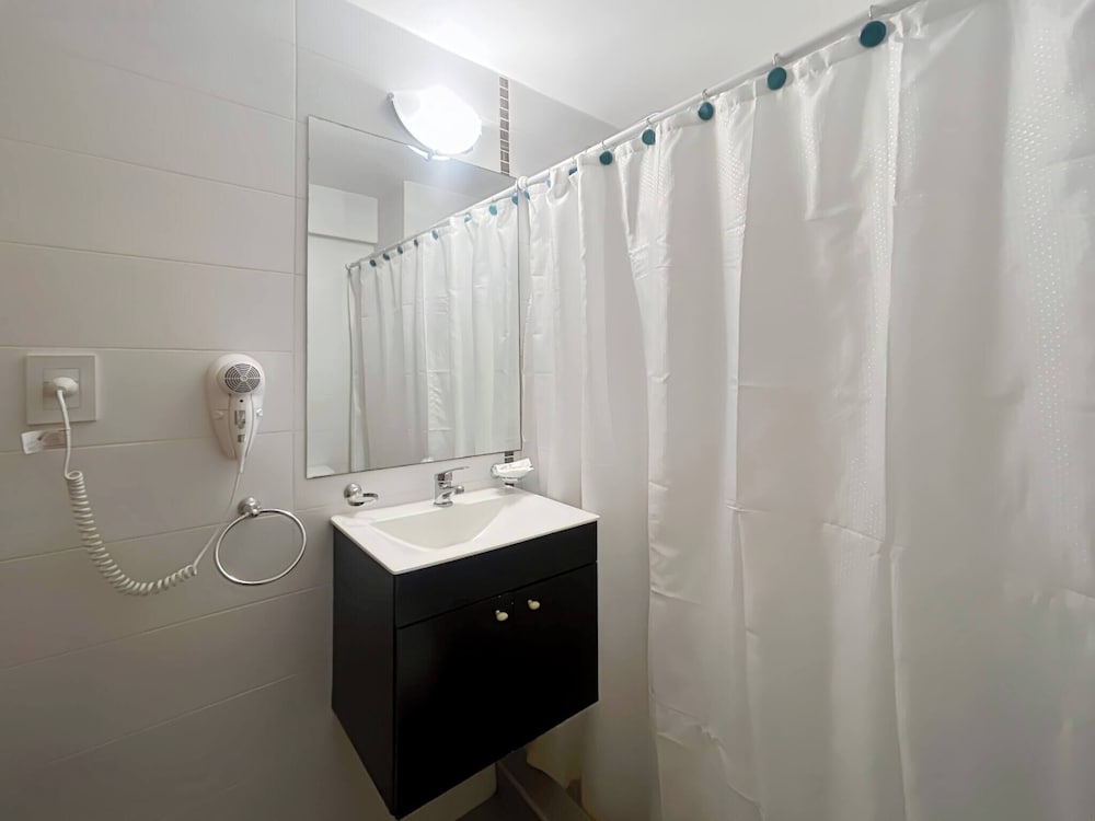 Modern Studio With Amenities in the Heart of the City -U6