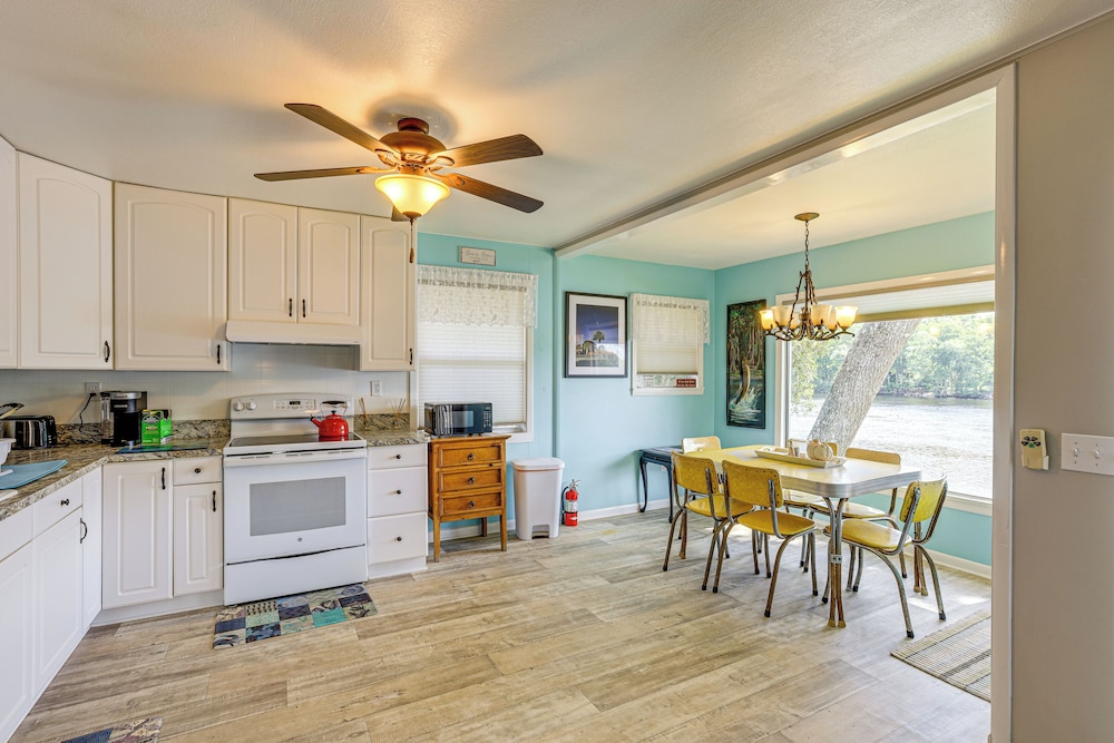 Dock + Screened Porch: Suwannee River Retreat!