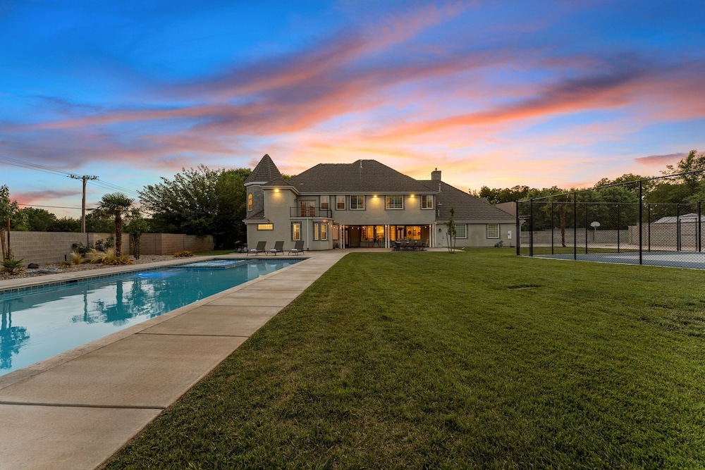 The Country House 6 Bedroom Home